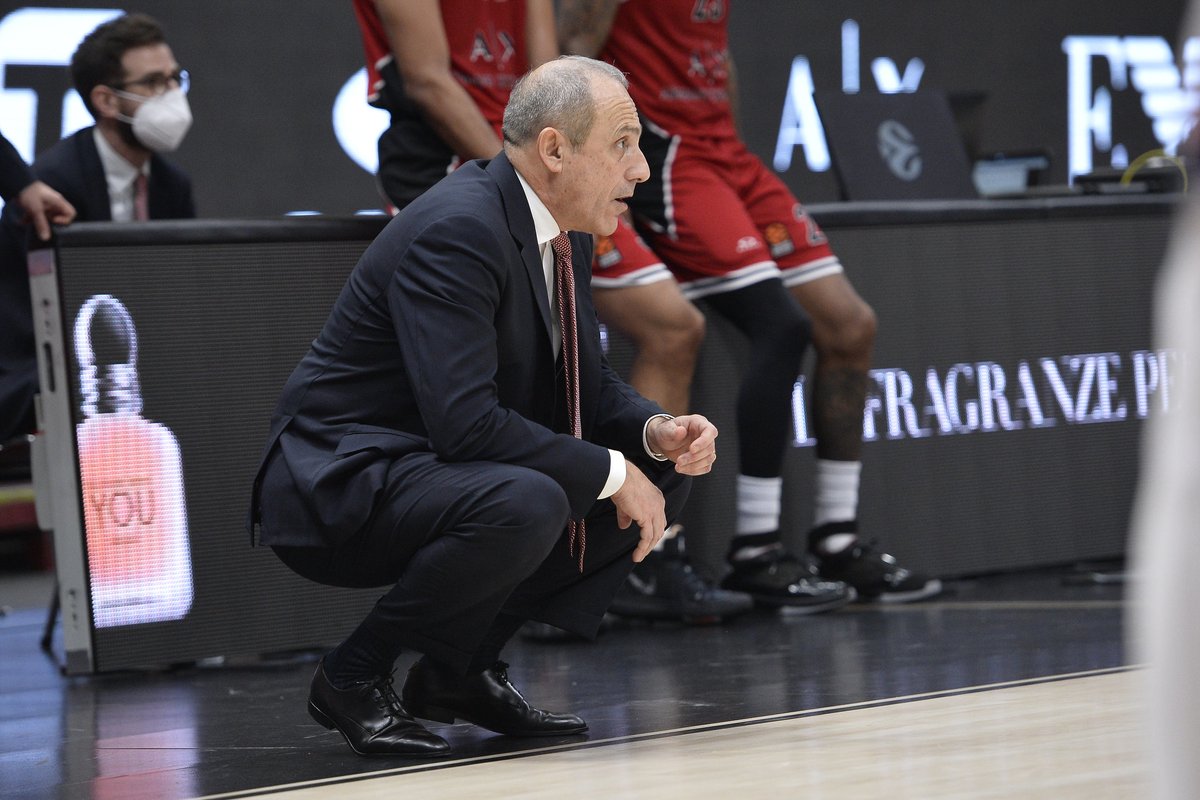 OlimpiaMI1936's tweet photo. 🎙 Coach Messina: "Approccio fisico e mentale non all'altezza, la difesa non li ha mai fermati" ➡ https://t.co/92I7joXYIW

#insieme #EuroLeague #AXMTDS #EttoreMessina 
@EuroLeague https://t.co/4RRVmJTkr8