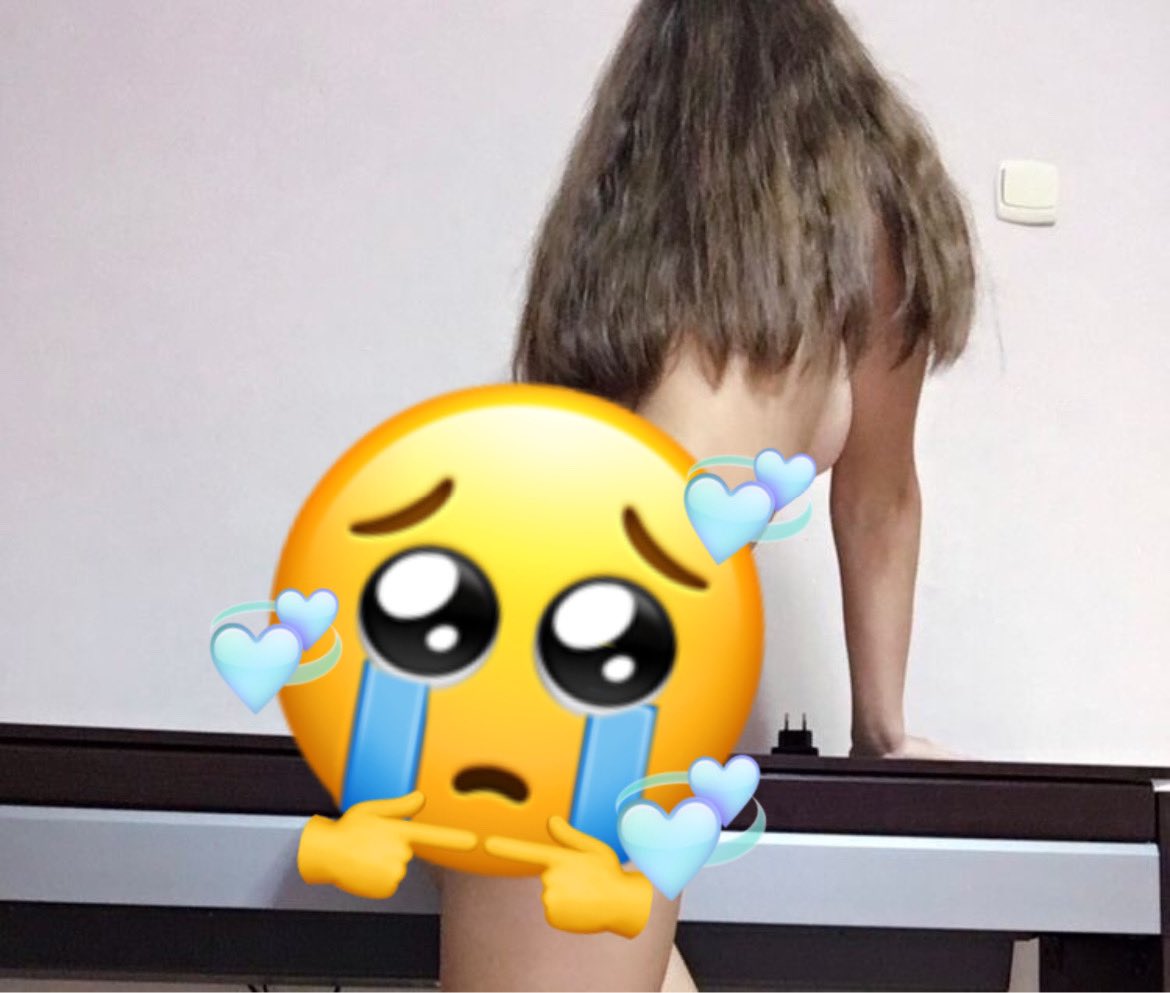 valentissen's tweet photo. Anyone wanna see more? Dm me 
#sellingpics #sellingpicture #sugardaddylegit #sugardaddyneededasap #naughtygirl #일탈 #섹트 https://t.co/ZsRPpjHxwn