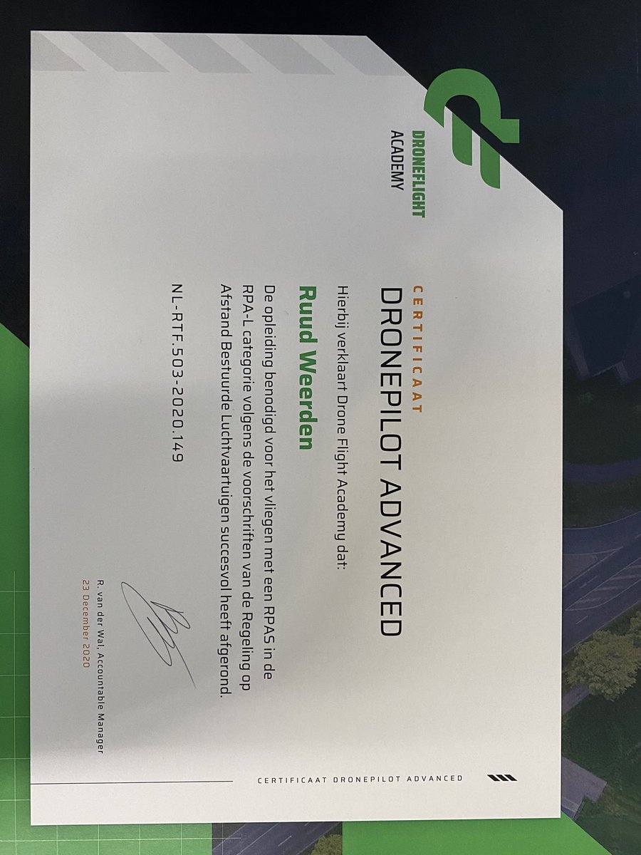 elrudio's tweet photo. Op de valreep van 2020, net voor de Drone EU wet in kracht treed: Drone certificaat RPA-L behaald na 3 dagen zwoegen in Katwijk @ droneflightacademy #drone #droneclass #hethooghuis #droneflightacademy https://t.co/pWRqu1dG8H