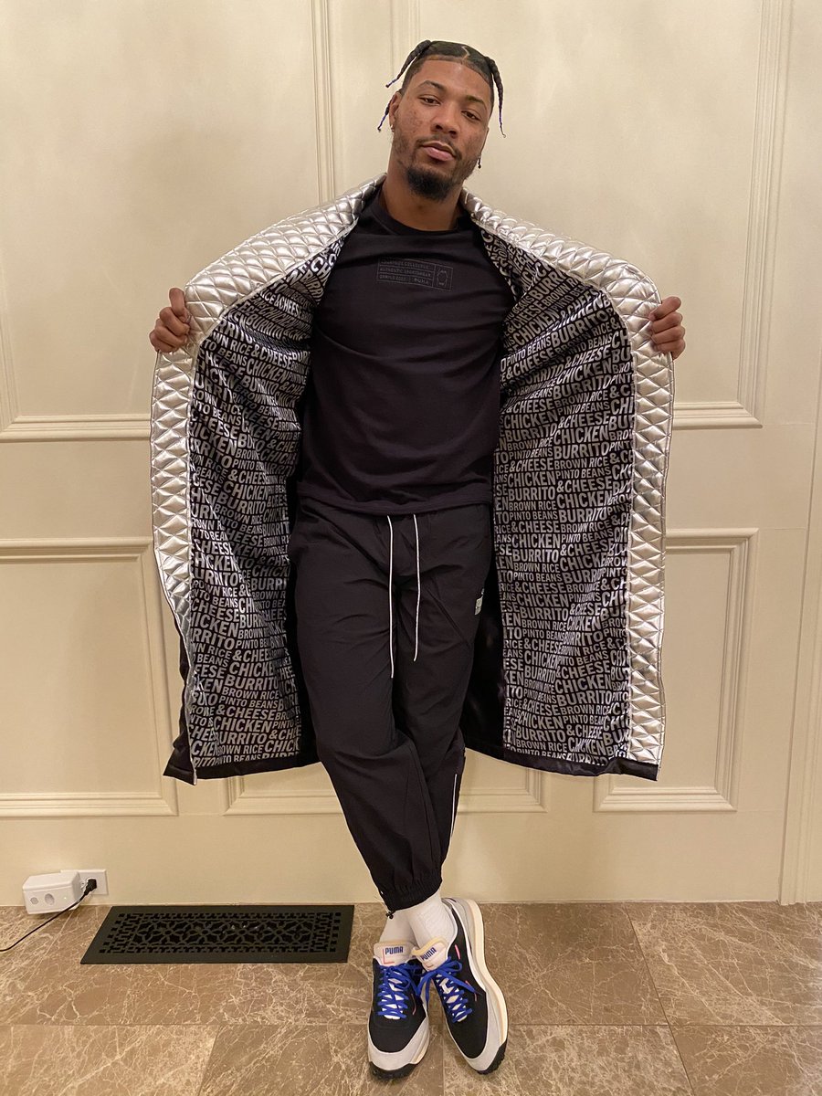 smart_MS3's tweet photo. .@chipotle got me right for the new season and 1st game tonight with a fresh Celebrity Card and my own custom robe ☘️#sponsored https://t.co/K3NaCSjR2c