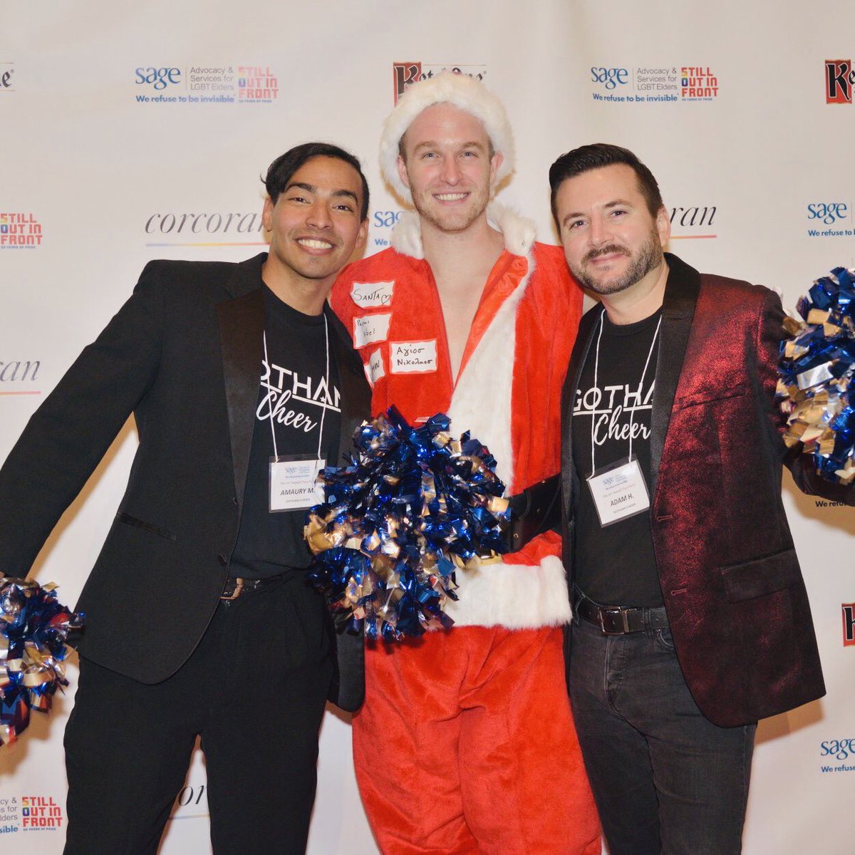 GothamCheer's tweet photo. #𝗪𝐚𝐲𝐛𝐚𝐜𝐤𝗪𝐞𝐝𝐧𝐞𝐬𝐝𝐚𝐲 ❤️💚 The holidays are always kinder & more joyous when we #volunteer to gift-wrap for charity at #bn, assist #SAGE’s annual Toy Drive, and receive smiles at the #glwd Young Hearts Cookie Party!
#HappyHolidays #GothamCheerWeVolunteer https://t.co/OsowtfetQ2