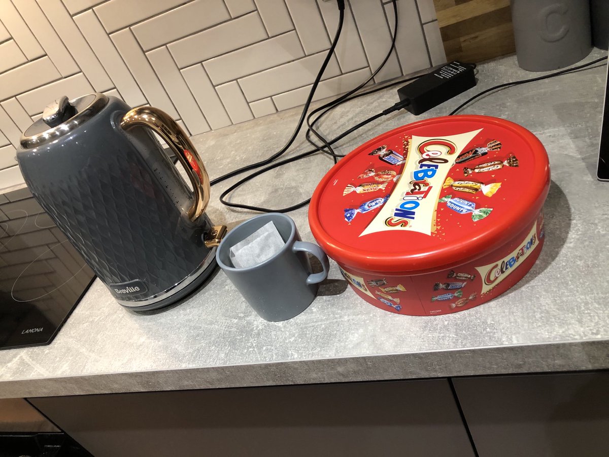jasavery's tweet photo. When you’ve climbed 7 floors at a high rise fire, a small reward before settling down for the night. Great job by ⁦@hfrs_control⁩ and ⁦@Kajaski⁩  managing and communicating risk information to the fireground. Excellent teamwork by all responding stations. #goodstop https://t.co/D48hkFBh68