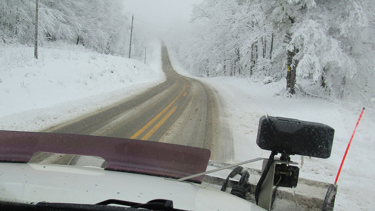 WVDOT's tweet photo. A winter storm is expected to blanket most of West Virginia with 3 to 6 inches of snow beginning Thursday afternoon and continuing through Christmas Day. Road crews with WVDOH are ready for the challenge, armed with 185 brand-new snowplows.

Read more ⬇️ 
https://t.co/eupeSpT1Zx https://t.co/GCuU55tuuN
