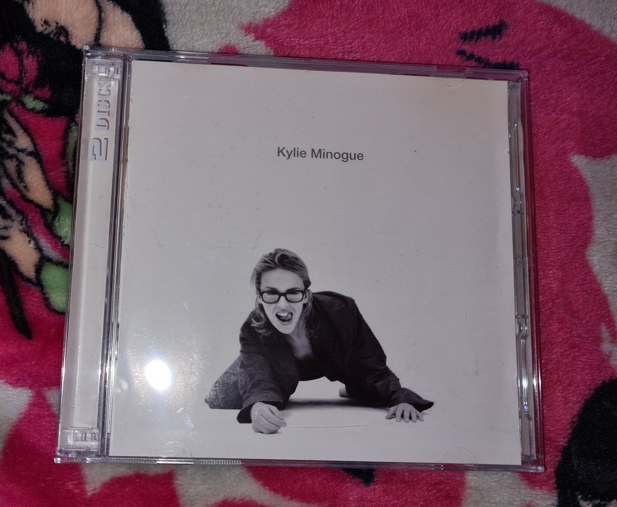 RLeBonTennant's tweet photo. Here's the start of my 2CD deluxe edition CD for Kylie Minogue '94. You can see the front cover, tracklisting & the two discs. ๐ I'm so happy to finally have this item at last! ๐๐๐๐๐
#KylieMinogue #KylieMinogue94 #LoveThisAlbum #2CDEdition @kylieminogue https://t.co/WOopgrGybO