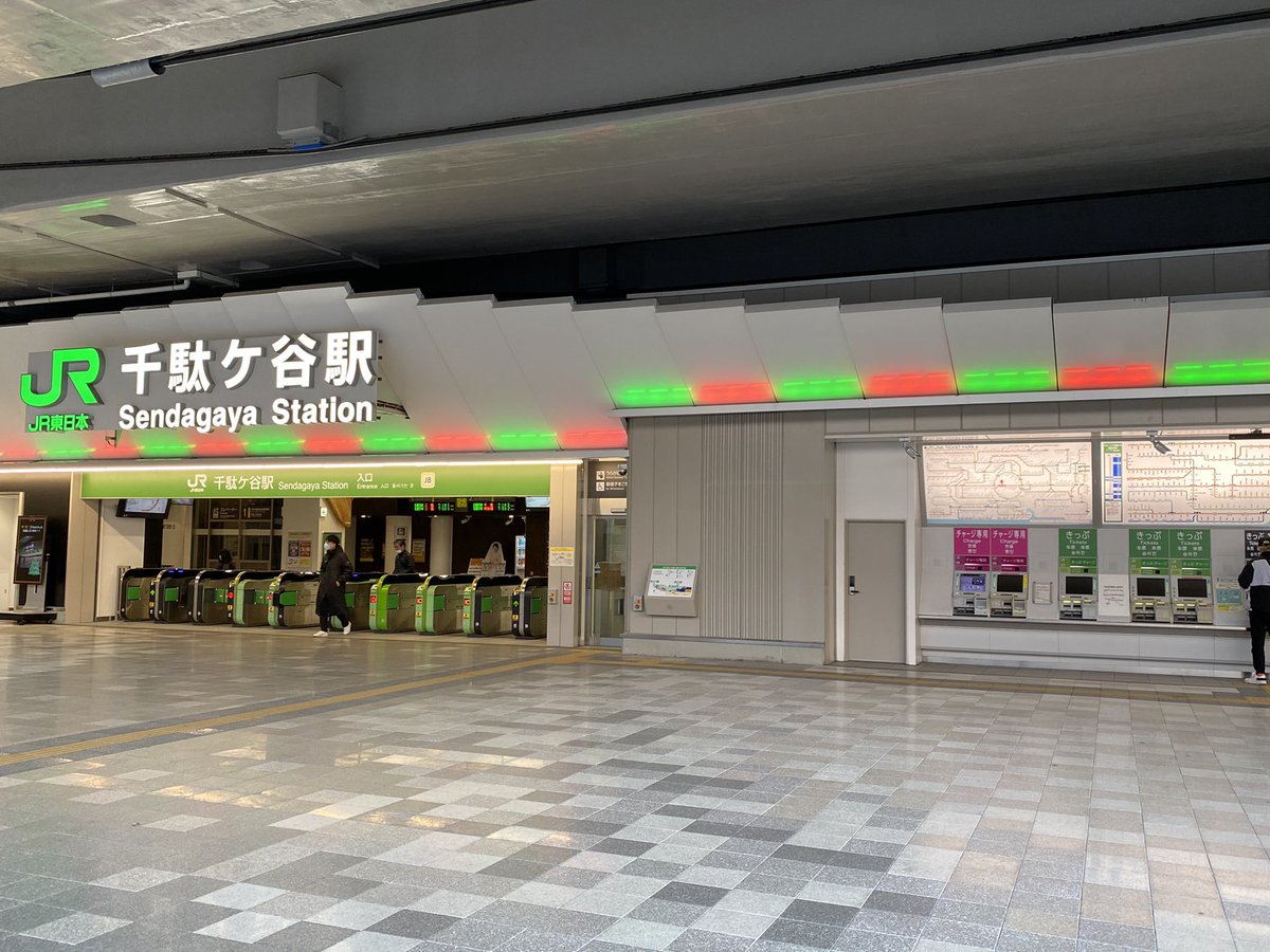 tokyoboys's tweet photo. 千駄ヶ谷駅も洒落たことを✨🎄✨ https://t.co/Jxj0bmOC0F