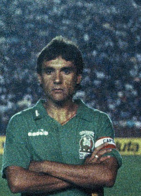 Todavía durante 1990 para los juegos de la copa norteamericana y algunos amistosos la selección nacional vistió un uniforme marca Diadora.