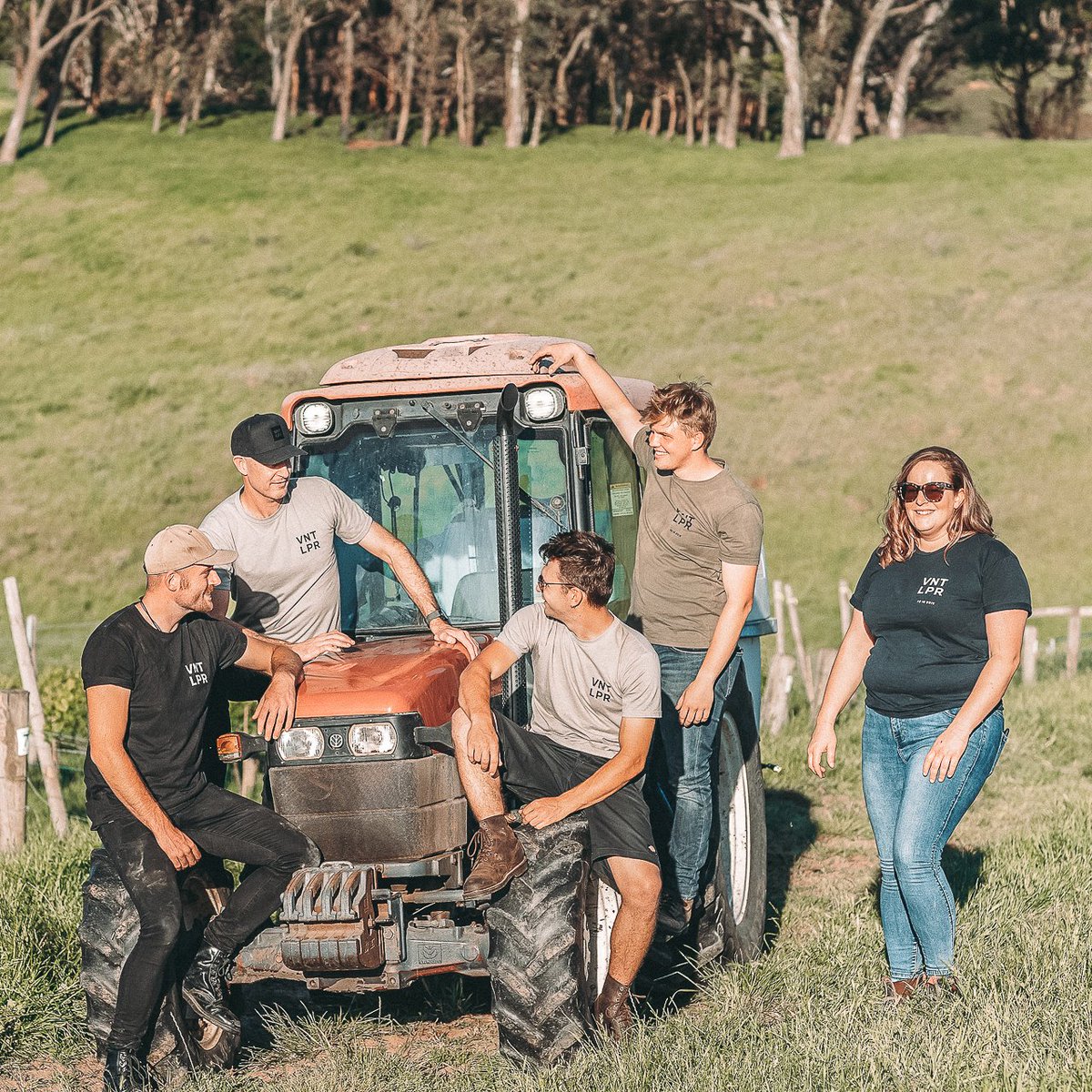 Vinteloper's tweet image. Merry Christmas Kinfolk! 🎄

With a year's worth of adapting &amp;amp; rebuilding under our belt, we are closer than ever at Vinteloper HQ.

From Alyson, Toby, Fred, Kyle, Melita, Tahlia, Akira &amp;amp; DB we wish you a wonderful Festivus surrounded by good people, good food &amp;amp; great wine.