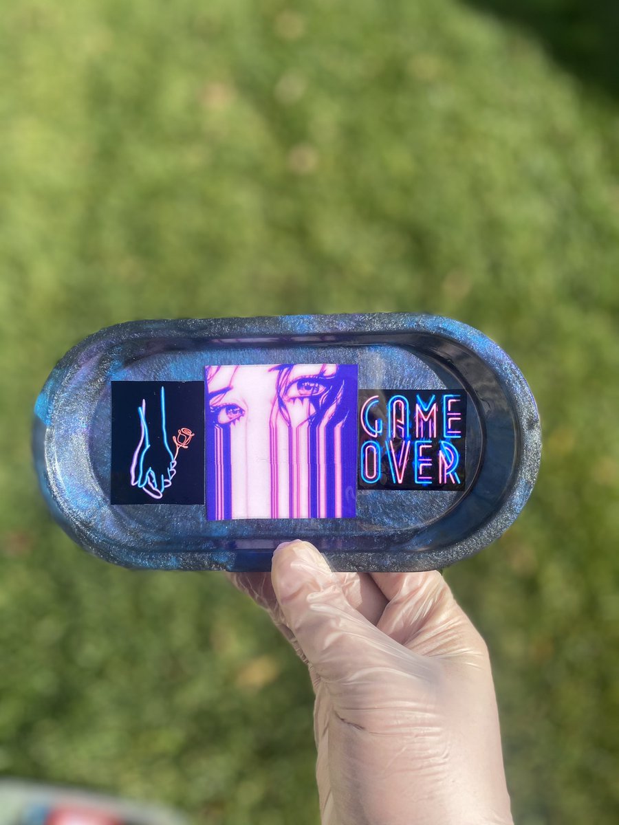 putoeriic's tweet photo. Client requested a black, purple, and blue mica powder rolling tray and a diamond shape coaster with black mica powder and copper flakes ✨ #resin #resinartwork #rollingtray #coaster #black #purple #blue #copperflakes #gameover #smallbusiness #explorepage✨ https://t.co/521tNGxFB9