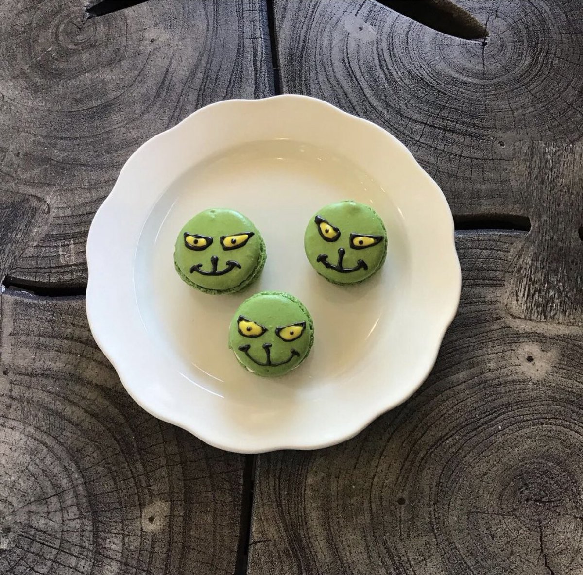 ACHenton's tweet photo. You’re a mean one, Mr. Grinch! Get your hands on these adorable macarons this week at the Sweet Cup ABQ. (I know you’re all last-minute shopping and need some decent sugar spikes!) @shoplocalnm #shoplocalnm #buylocalabq https://t.co/D6DZVMpSi2