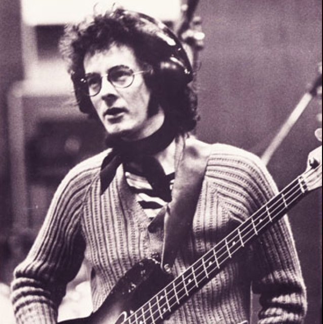 espofootball's tweet photo. #BTD Dec25,1945 #NoelRedding RIP bass guitarist The #JimiHendrix Experience 1967 UK #3 single "Purple Haze" Noel's final concert was June 1969 and co-founded #FatMattress with #NeilLandon https://t.co/vigAIupKzG