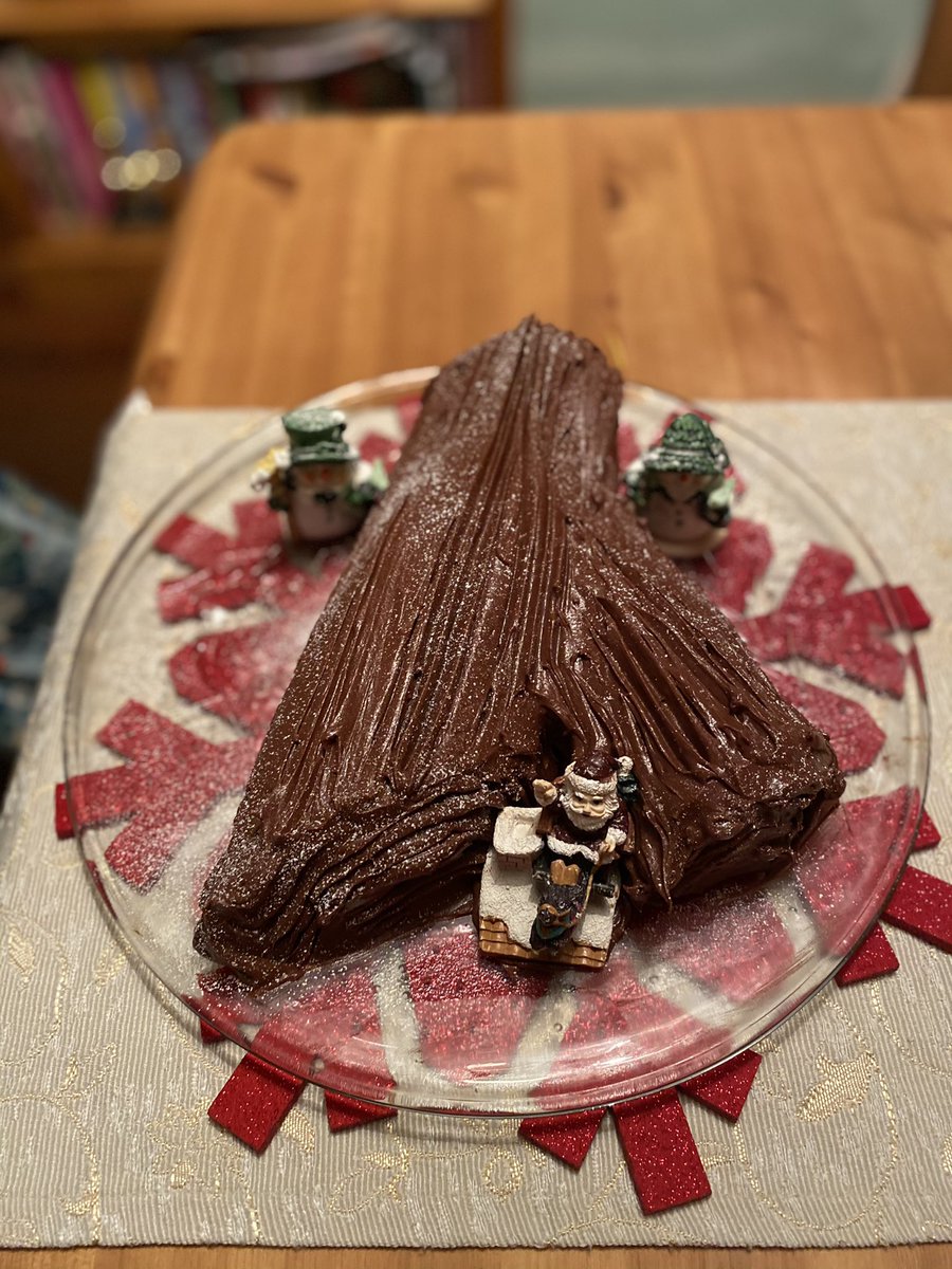 sarah_bee5's tweet photo. Thank you @Nigella_Lawson for another amazing Yule Log. It just wouldn’t be Christmas without it! #nigellachristmas https://t.co/YZVwIupY8a
