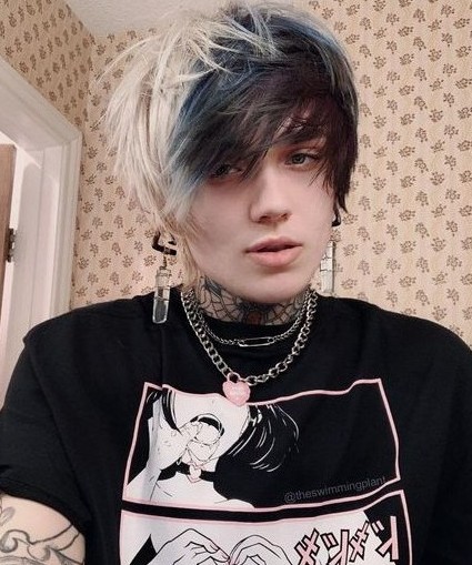 CustomPlugs's tweet photo. We are loving @theswimmingplant wearing our Aqua Wood &amp; Glass Ear Weights! 😍 
Don't forget to tag us in your pics showing off your own Custom Plugs products! Which plugs do you already own? ✨
#CustomPlugs #GiftIdeas #EarWeights #Plugs #Tunnels https://t.co/ZuSxwvEW4Y
