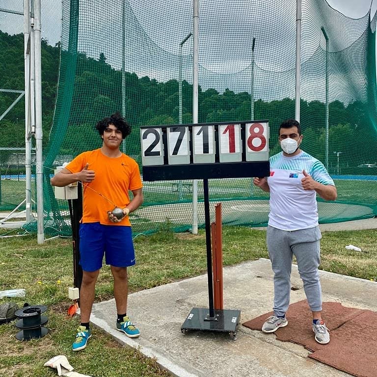 INDChileOficial's tweet photo. Brilla una nueva estrella 💪🇨🇱 Cipriano Riquelme, del Programa #PromesasChile de La Araucanía, rompe el récord sub 16 de lanzamiento de martillo ¡A seguir así 💪💪😎! #ChileCompite https://t.co/E2o30vOLAl
