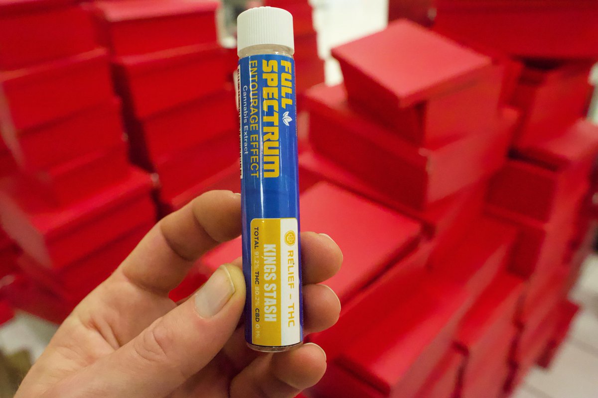 theco2company's tweet image. Holiday Wrapping Overwhelming?
Try some Kings Stash 👑💨💨💨

Full Spectrum Cannabis Extract
91.2% Total Cannabinoids!

Triple Tested Clean Cannabis Oil!
💧💧💧

Family owned and operated.
Est. 2014

#theco2company  #oregoncannabis #co2oil #cleancannabis #fullspectrumextract