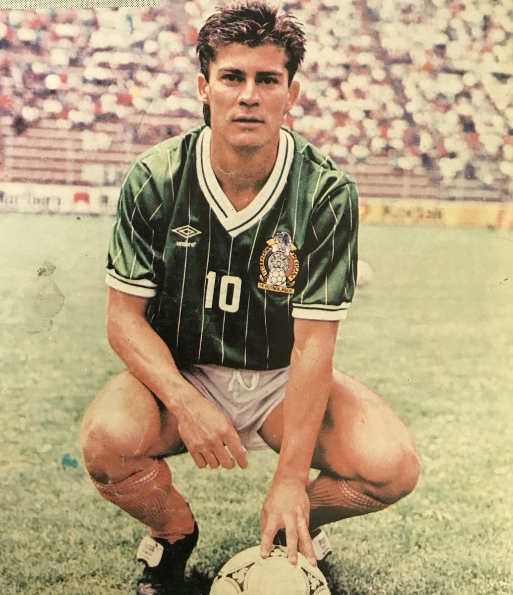 Todavía en 1991 la selección mexicana sub23 uso este bello modelo Umbro a rayas blancas. Que emulaba el diseño de Adidas que se uso durante la gira europea de 1984 contra Suecia y Finlandia.