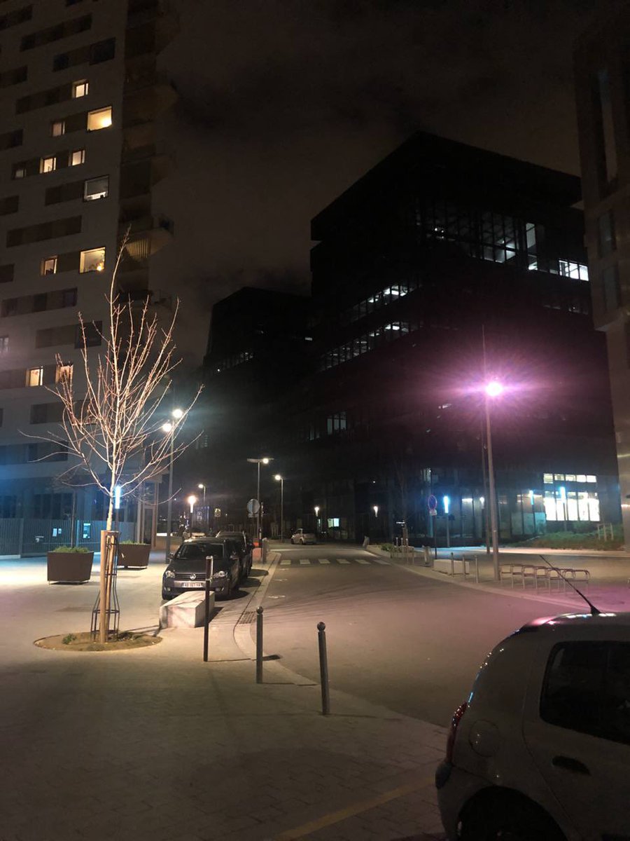 Mamishka17's tweet photo. Premier problème résolu ! Merci @geoffroyboulard @GuerrePhil @Mairie17 les habitants ainsi que les commerçants sont ravis d’avoir retrouvé l’éclairage dans le quartier #MLK 🙏🏻
#surlabonnevoie #heureux #oncontinue #maindanslamain #mycardinet https://t.co/q0jHvRP6EM