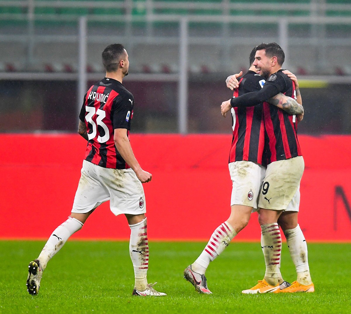 TheoHernandez's tweet photo. Quanto è bello vincere....FORZA @acmilan!!!! https://t.co/g9BfubmhSQ