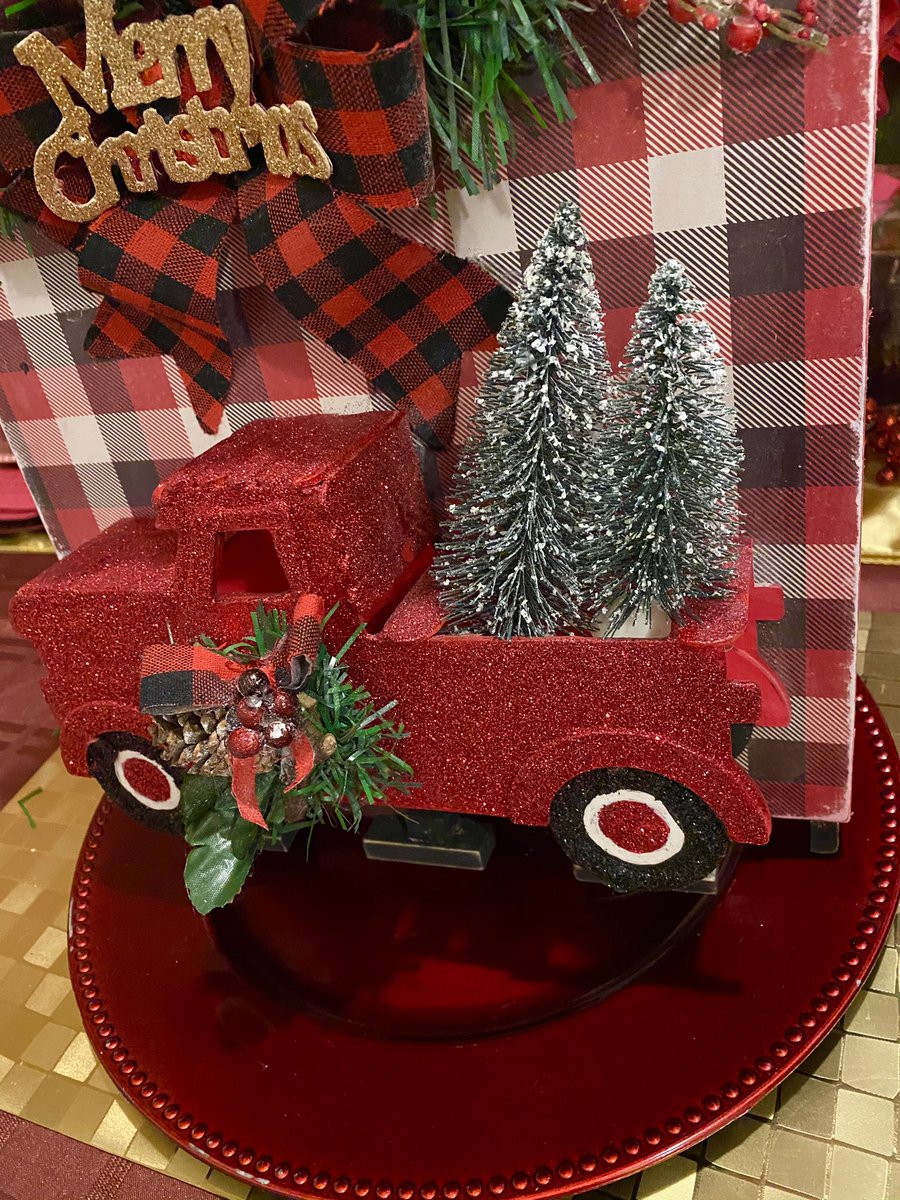 HannahsandMias's tweet photo. #dollartreediy #dollartree #redtruck #ChristmasEveEve #diyqueen #christmasdecor #smallbusinessowner #dollartreehaul #decor #Christmas2020 @DollarTree #crafting #craftblogger #craftspeople #CraftWarriors #craftholic #diycrafter #woodwork #cardstock https://t.co/6wMSd6BJzF