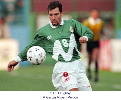 Y ya en 1995 Umbro dejo de vestir a la selección mexicana y cedió su lugar a la marca mexicana Aba Sport.Dicha marca se presento con estos polémicos uniformes.Aba Sport 1995.