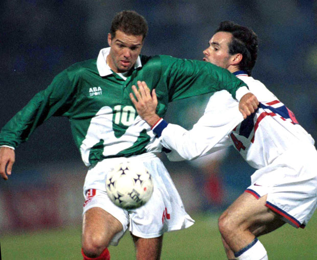 Los uniformes de Aba Sport fueron tachados de tener una M en publicidad a una popular marca de aceites y derivados de Hidrocarburos. Además se ser tachado de ser de mala suerte.