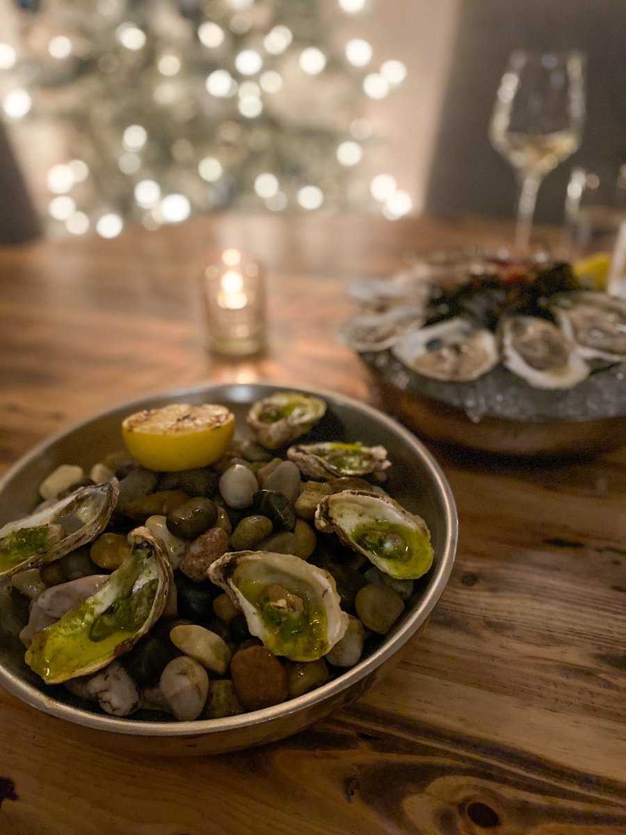 Roasted or Raw? Whichever you prefer, we have three different kinds to choose from. Local; @lowcooysters Low Country Cups,  S.C., or Northern; Bar Stools, PEI or Mookie Blues, M.E.🦪 You can’t go wrong with any of the choices, in our opinion. #StormsHere