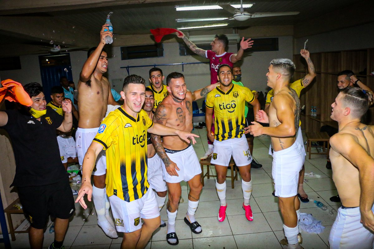 ¡Así se festeja hoy!
Feliz nochebuena, feliz Navidad y nos vemos el Domingo en Semifinal ✨🤙😜

#VamosAborigen! 💛🖤