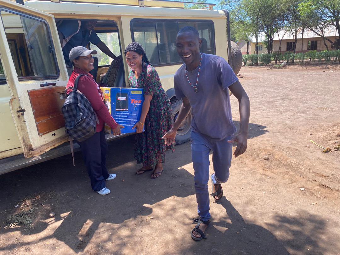 olanakwe's tweet photo. The solar panels came in! These will help to power the school computer &amp; the photocopier. In rural schools like the one that Hadzabe children attend, solar panels are critical - as there is no electricity ☀️ ☀️ ☀️ https://t.co/uyTjU7drol