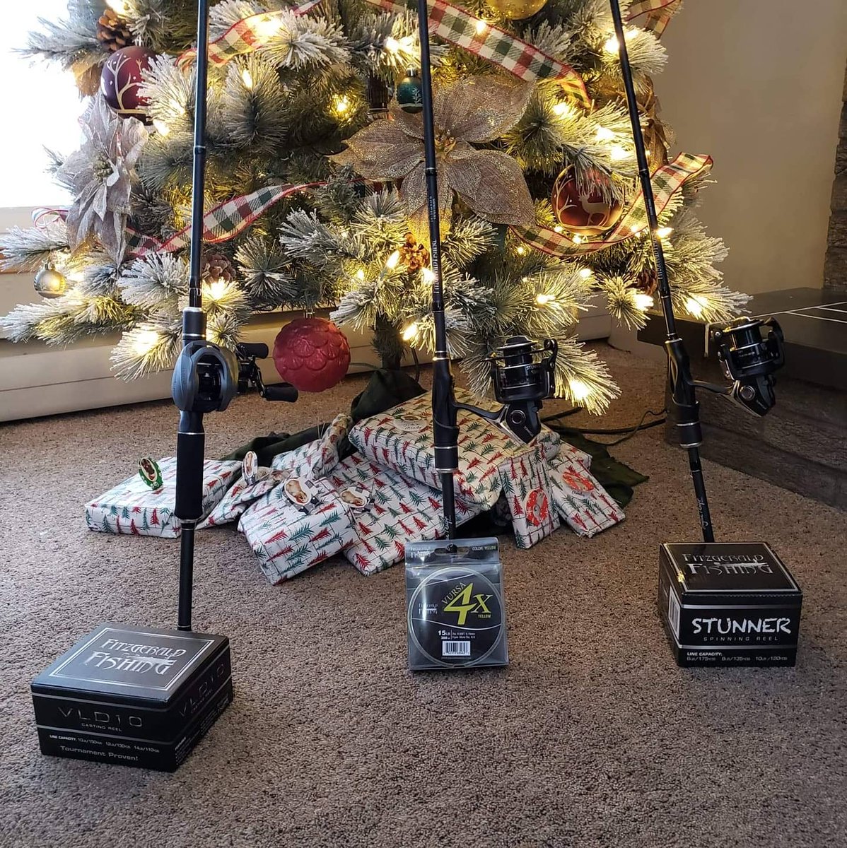 BigShaneW's tweet photo. Santa came early for me! 🎅 Go to https://t.co/5BqAt95j9j and join the emailing list for a 10% off code!! Merry Christmas!!!

@FitzgeraldRods #fitzgeraldfishing #fitzgeraldrods #bryanthriftseries #4xbraid  #vld10 #stunnerspinningreels  
#bassfishing #merrychristmas https://t.co/4ECaPs7Xcc
