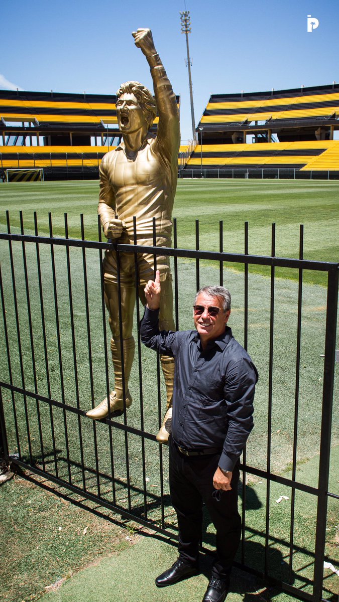 Mi viejo y mi ídolo, mi ídolo con su ídolo...familias unidas por amor a Peñarol! No hay palabras para explicar lo que sentimos!
Que maravilloso es esto!!
📸 <a href="/Palmefotografia/">𝑷𝒂𝒍𝒎𝒆𝒓𝒂 𝒇𝒐𝒕𝒐𝒈𝒓𝒂𝒇í𝒂</a>