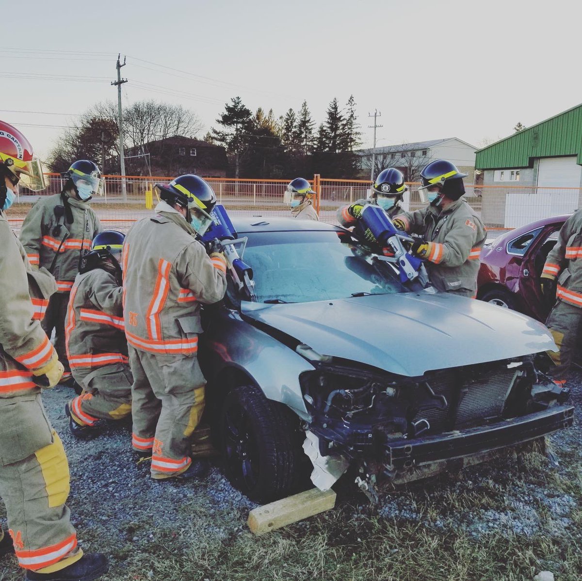 BPFFAlocal497's tweet image. B platoon getting their turn with some auto extrication training! #hursttools #code4