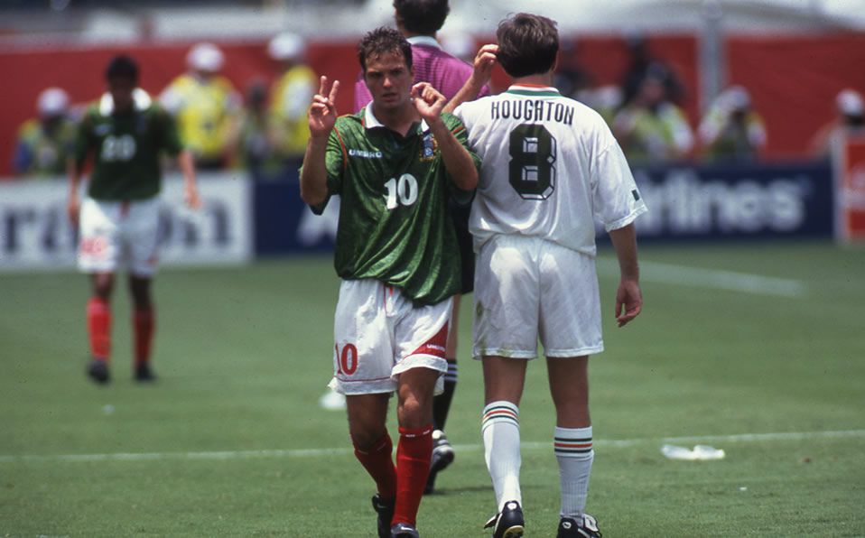 Durante 1992 a 1993 no hubieron cambios en los uniformes hasta que llego el momento de presentarse en USA 1994.Umbro cambio tipografías, tamaño de escudo de la FMF, Logotipo de marca y algunos detalles en los uniformes. Así como los cortos a los que le agrego un triangulo.