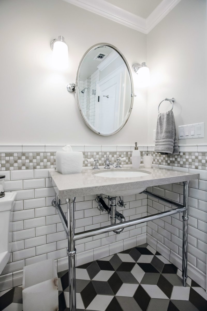 James_V_Coane's tweet photo. Shower us with all of the personality of this bath!

#jamescoanearchitect
#architecture #interiordesign #luxuryhome #residentialarchitecture #residentialdesign #bathroom #bathdesign  #transitionalmodern #transitional  #traditional #modern #moderndesign #midcenturymodern https://t.co/mXkEFndqTL