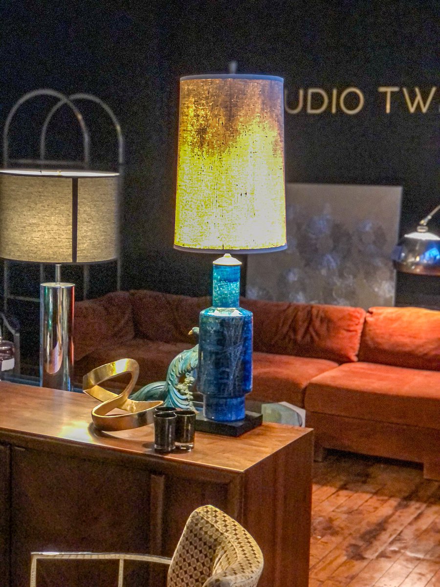 StudioTwentyTwo's tweet image. This #Bitossi Lamp is 100% swoon worthy.

      ✨Studio Closeout Sale✨
NEW days + hours added for this week:
12/26 — 11 to 4
12/27 — 11 to 4

#vintagemodern #midcentury #artdeco #hollywoodregency #Milo #Mastercraft #Selig #danishmodern #furniture #Boston #MA #Brimfield