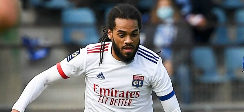 Défenseurs centraux (1/2) :Un binôme de haut niveau. Du leadership, de la concentration et un jeu de tête remarquable pour l'un, du sang froid, de la vélocité et de la propreté pour l'autre. Bémol : un manque de prise de responsabilité à la relance voir du déchet. 8/10 chacun.