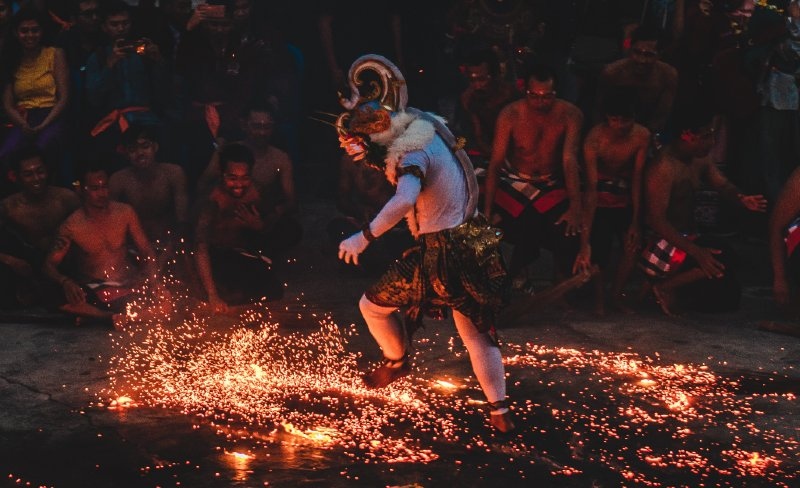 Buddhistdoor's tweet photo. #Buddhistdoor Global #feature: "Dance in the Flames of Suffering"

On the importance of accepting the pain inherent in life

#delusion #firesermon #Buddhism #suffering #equanimity 

Read more: https://t.co/PH3FbTZBa5 https://t.co/21j3J7XViC