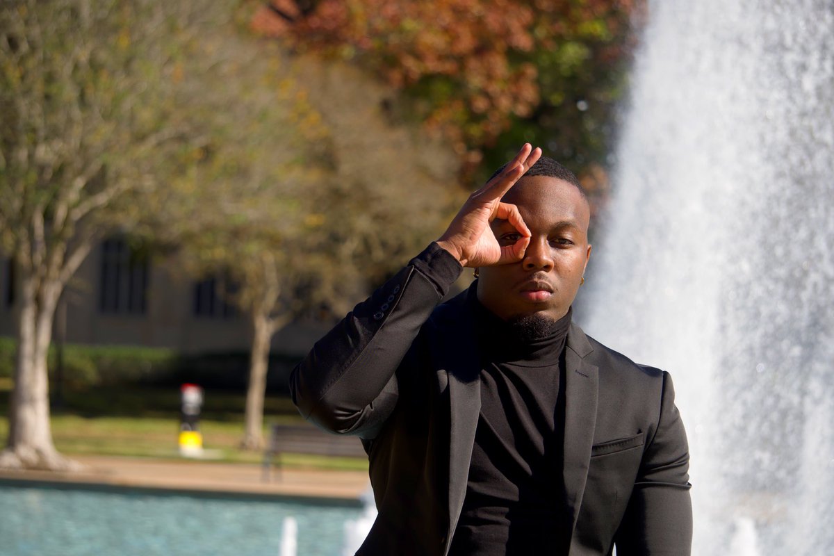 brrrando_'s tweet photo. Worked hard and experienced every emotion..
•B.S. Kinesiology, Exercise Science
•Certified Personal Trainer
•Owner of Billionairevsns LLC 
•Finishing Real Estate School

All Glory to God 🎓 https://t.co/rHFJ1YXASg