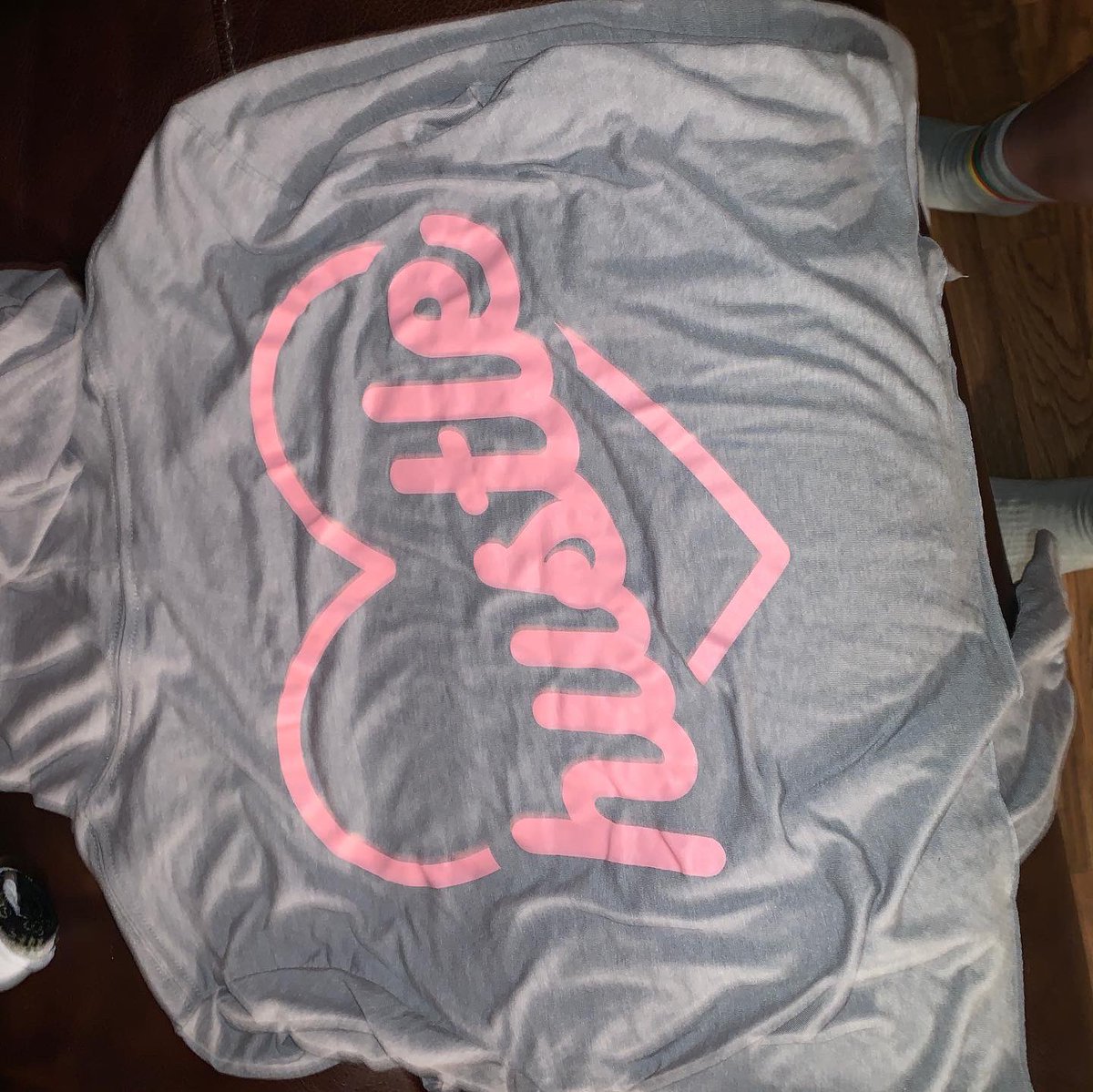 199six's tweet photo. Crop tops 25$ https://t.co/NSS8L2cPSg