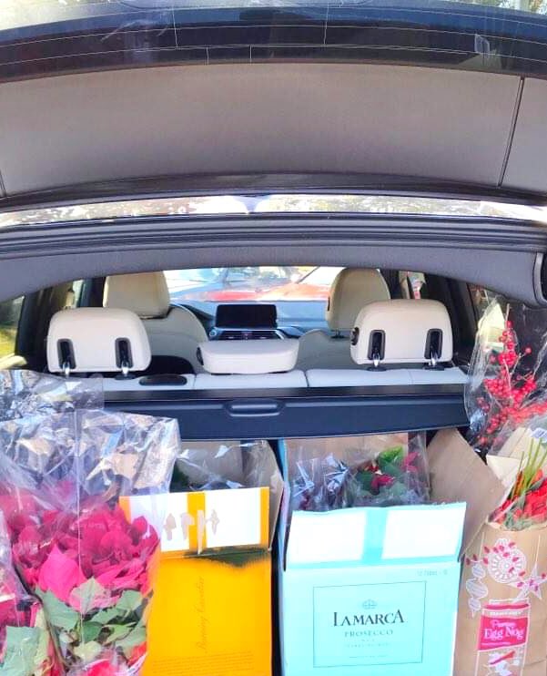MDoseanu's tweet photo. In the last week, I was blessed to be able to deliver over 50 #poinsettias to local families. I hope that I was able to spread a little cheer throughout our community! #ChristmasIsForGiving Mariana Doseanu #TallahasseeRealtor Keller Williams Realty #iHeartTally #Tallahassee #FL https://t.co/E6jTQy0BHz