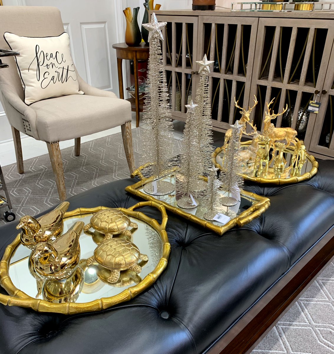BTTDesign's tweet image. Mixed metals has been such a hot trend this year 🔥  Adding metallic pieces to your home decor creates a beautiful look!

#BTT #BendTheTrend #LakeOconee #Greensboro #HomeDecor #InteriorDesign
