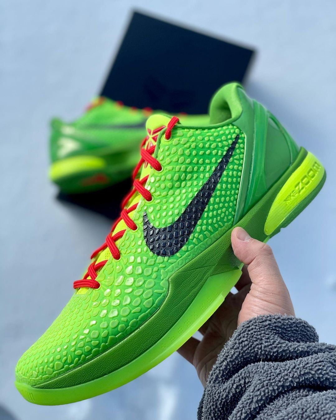 Kobe 6 protro green apple Grinch comes to town christmas eve - KicksGuru