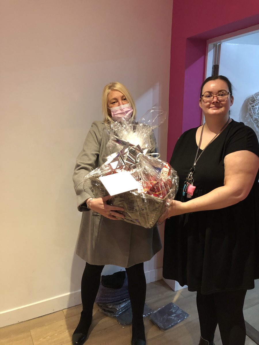help_warm's tweet photo. Santa arrived with gifts for the girls @aspireincuk a delight to see the joy on their faces. Thanks to @NisaLocally Renfrew for the generous gift for the staff ❤️The lovely gift for me🎁 most off all the lovely note written by one of the girls ❤️ this just makes my day ❤️🎅🏻 https://t.co/BBi4epjD5q