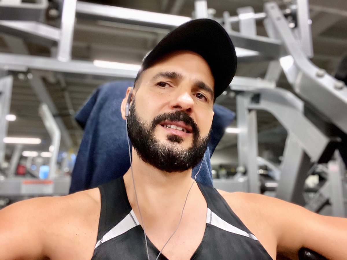 LazaroHernandez's tweet photo. ❤️ Pre Xmas workout...❤️ love is the answer to all the questions...❤️ o amor é a resposta para todas as perguntas...❤️ el amor es la respuesta a todas las preguntas... ❤️ 愛是答案  所有問題❤️ الحب هو الجواب على
#barbas  #beard  #beards  #beardsexy #hotbeard https://t.co/CYY7LsgrCD