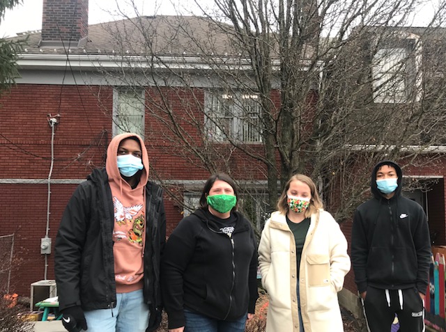 wesleyfspa's tweet photo. A big THANK YOU to the @BestoftheBatch @CharlieBatch16 for helping the kids and families we serve have a joyous and bright Christmas! Our staff and Batch volunteers delivered gifts yesterday to our families who live in and around the #Munhall area. #Pittsburgh #PGH #Blessed https://t.co/hvymNfAfcZ