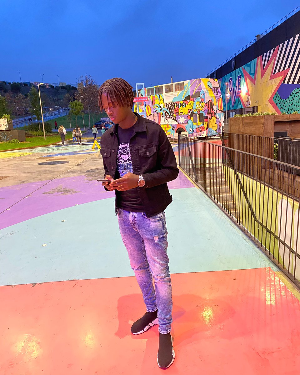 Livin like we in a race i might come in first or second but I won't never be last 🎶 😉✌🏿