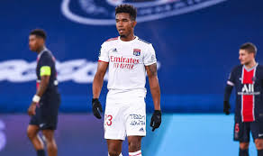 Milieux relayeurs (1/3) :Il a réussi à déloger le second du poste de sentinelle, pourtant performant et devenu valeur sûre pouvant compter sur sa polyvalence, ce qui n'était pas une mince affaire avec un niveau retrouvé dont un match mémorable contre Paris. 7/10 chacun.