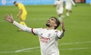 Milieux relayeurs (2/3) :Il a complètement transfiguré la face de l'équipe. A la fois bagarreur et génie du ballon, il lui manque juste les stats pour un bilan parfait. Son absence à Brest s'est fortement ressentie. 9/10.Concernant le second on aurait aimé le voir plus.