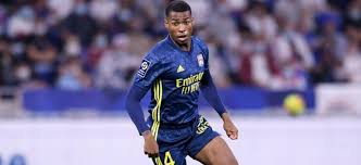 Milieux relayeurs (2/3) :Il a complètement transfiguré la face de l'équipe. A la fois bagarreur et génie du ballon, il lui manque juste les stats pour un bilan parfait. Son absence à Brest s'est fortement ressentie. 9/10.Concernant le second on aurait aimé le voir plus.