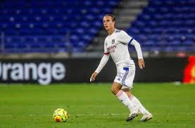 Milieux relayeurs (3/3) :En dessous des espérances, pas assez d'éfforts défensifs, ses quelques coups d'éclats offensifs relèvent sa note. Irrégulier. 5/10.En difficulté face à Angers et Saint-Etienne, il a perdu sa place après un début de saison pourtant convaincant. 6/10.