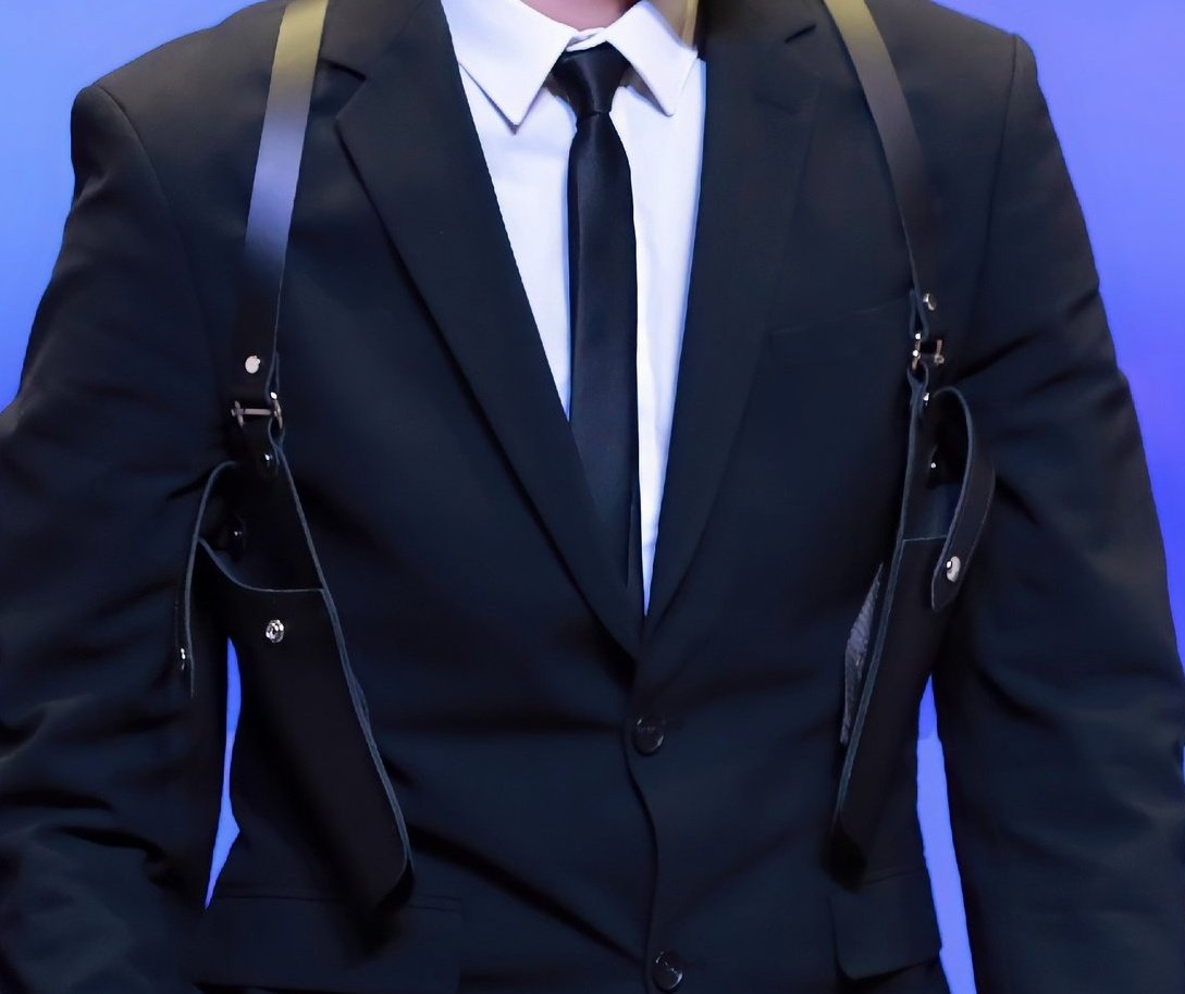 “who in kpop?” but it's actually Rowoon from SF9; a thread