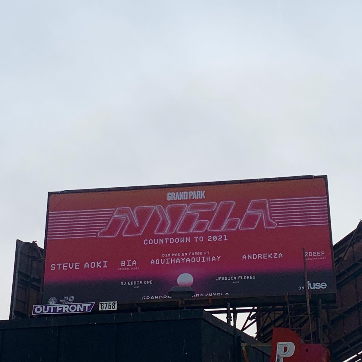 2DEEPMUSICA's tweet image. Idk how many times I’ve driven past this street now my name on a billboard gracias a dios y mi equipo 🙏🏽🤞🏽